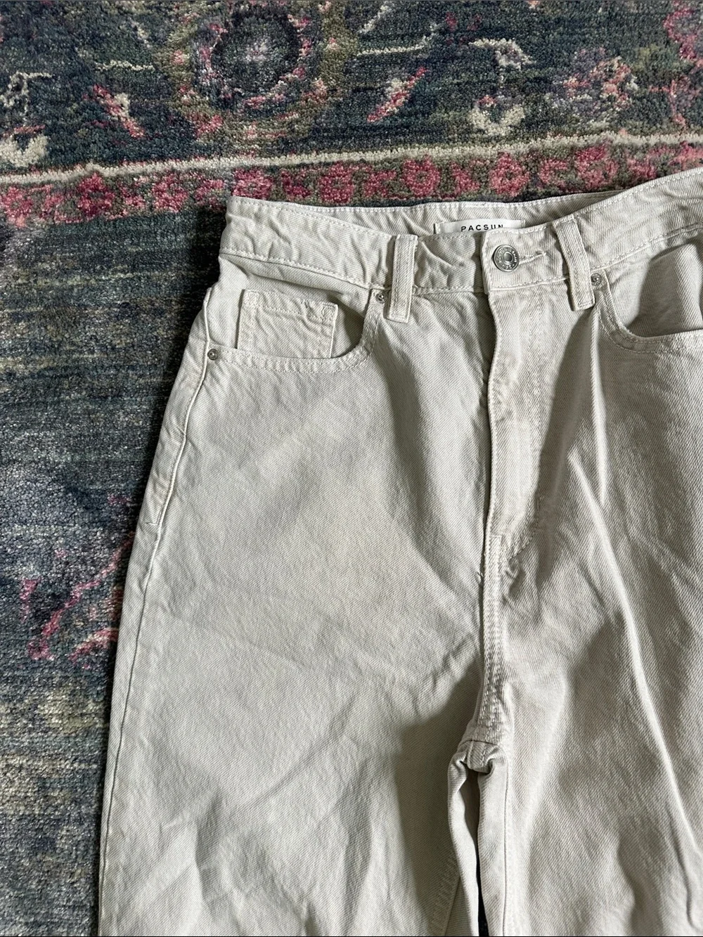 NWOT PacSun 90s Boyfriend Cream Straight-Leg Distressed Jeans Women’s Size 26